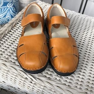 Propet leather shoes sandals 8.5 M